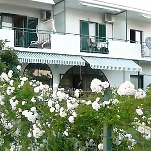 trogirsunset-apartments.hotels-in-trogir.com/